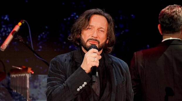 СМИ: Стас Михайлов начал полнеть и срываться на близких из-за усталости