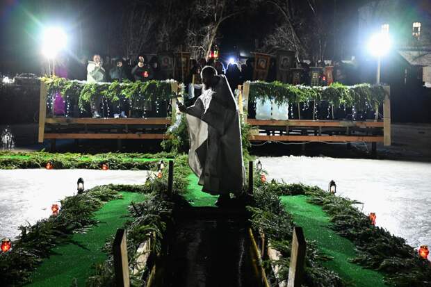 «Разрыв шаблона»: участие Путина в крещенских купаниях вызвало международный ажиотаж