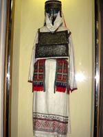 Свастика на Праздничной одежде замужней женщины. Начало ХХ века. Верховые чуваши