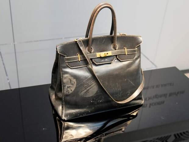 Сумка Hermes актрисы Джейн Биркин продана на аукционе за 8,6 млн евро