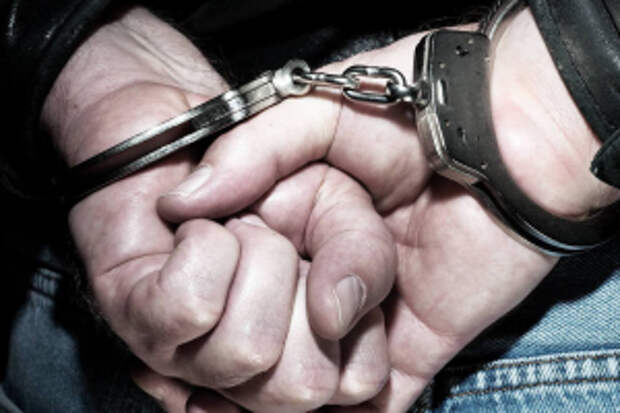 Полицейские Подмосковья задержали пожилого мужчину, который помог мошенникам похитить 3,5 млн рублей у юноши