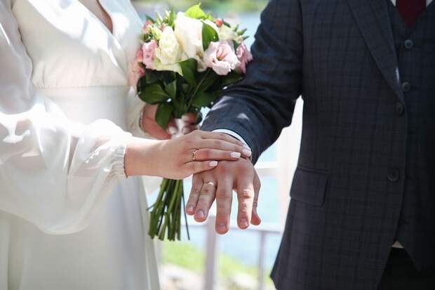 AFP: в парламент Франции поступил законопроект об отмене супружеского долга