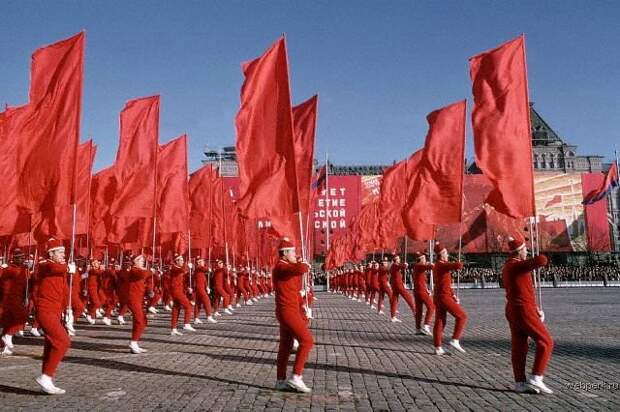Как проходили ноябрьские праздники в СССР 7 ноября, СССР, демонстрация, застолье, парад, революция