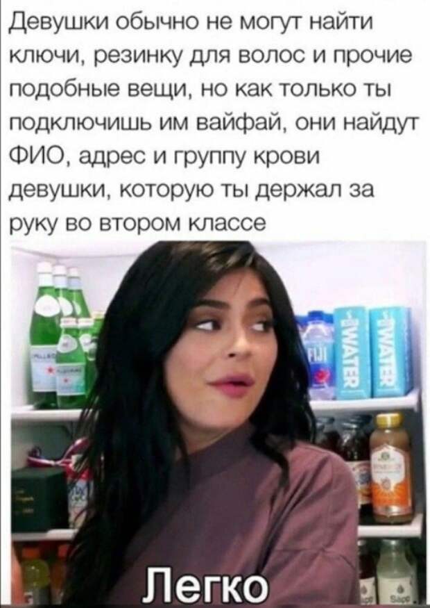 В казарму новобранцев заходит лейтенант:  - Кто тут разбирается в электричестве?...