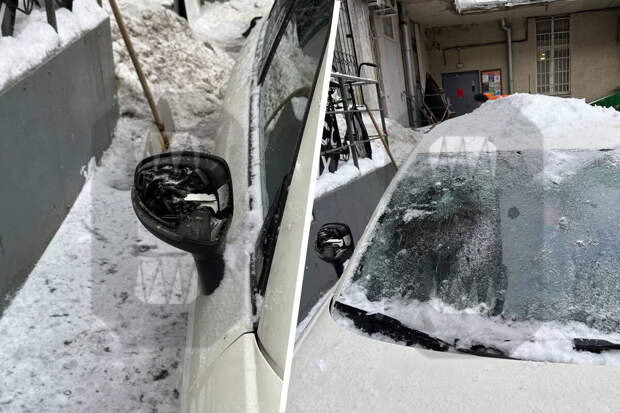 В Москве коммунальщики разбили три авто, сбросив на них снег с крыши