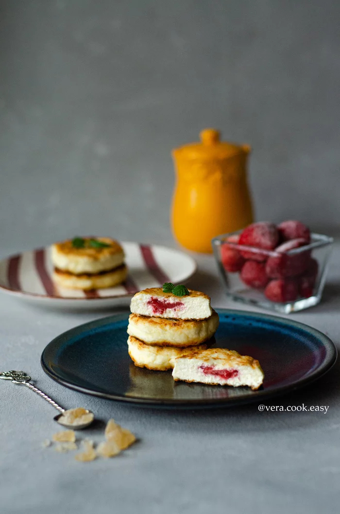 Сырники с ягодной начинкой Сырники, Рецепт, Творог, Кулинария, Длиннопост