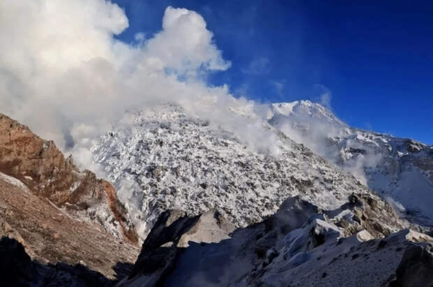 Вулкан Шивелуч на Камчатке выбросил 7-километровый столб пепла