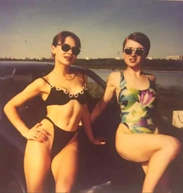 Девушки на отдыхе. Россия, 90- е годы