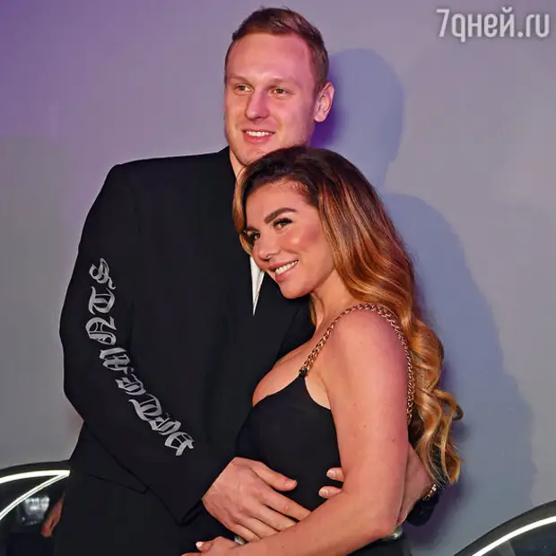 Мужья-нахлебники: звезды, которые содержат своих избранников