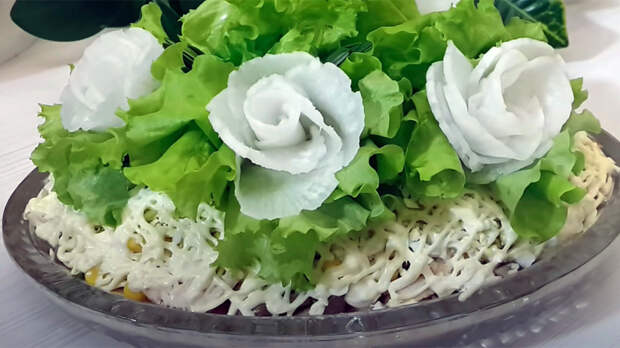 30 минут на кухне: салат "Белые розы" с кальмарами и овощами
