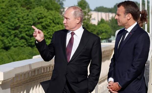 СМИ: Путин в разговоре с Макроном предположил, что Навальный мог принять яд сам