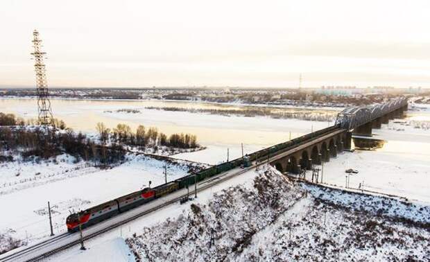 Грузовой поезд на участке Транссибирской железнодорожной магистрали. Снимок опубликовало агентство ТАСС