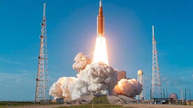 НАСА отправила к луне новую «Артемиду»