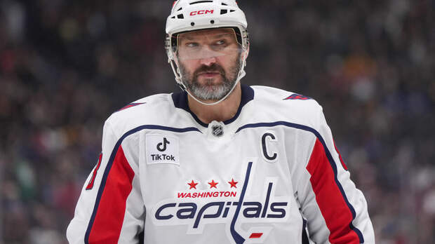 Шакил О’Нил подарил Овечкину кроссовки с автографом