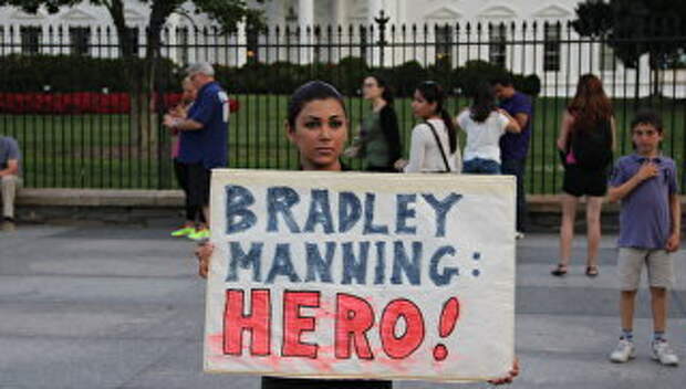 Пикет в защиту Брэдли Мэннинга у Белого дома в США