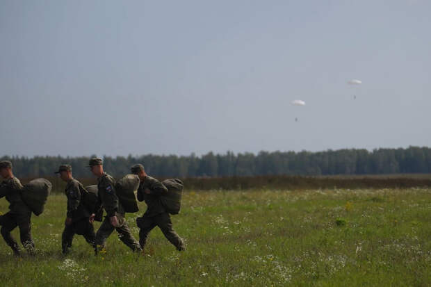 Более 400 военнослужащих ВДВ совершили свой первый прыжок с парашютом в Ивановской области
