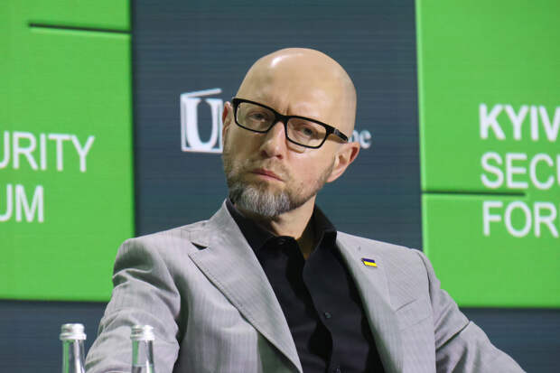 Бывший премьер Украины Яценюк объявлен в розыск