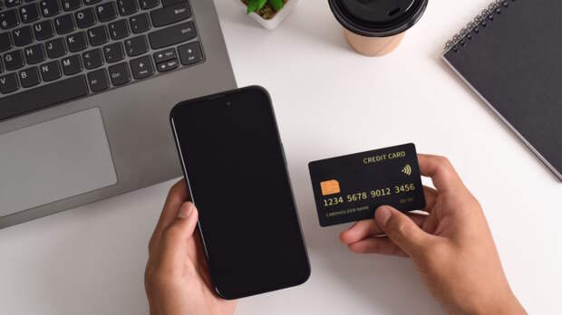 ФНС усилит контроль за переводами на карты россиян с 2027 года