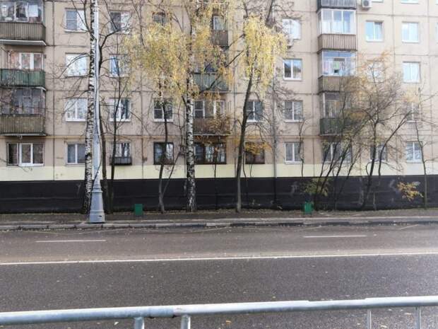 На Базовской улице вернули «исчезнувшие» урны