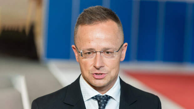 Европе нужен пакт демократии, чтобы освободиться от либеральной диктатуры, заявил Сийярто