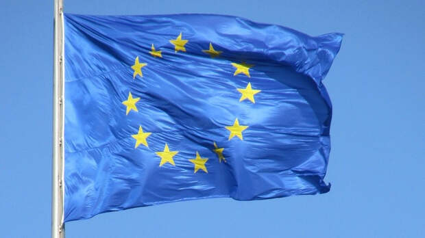Депутат в ЕС призвал признать сертификаты привитых "Спутником V"