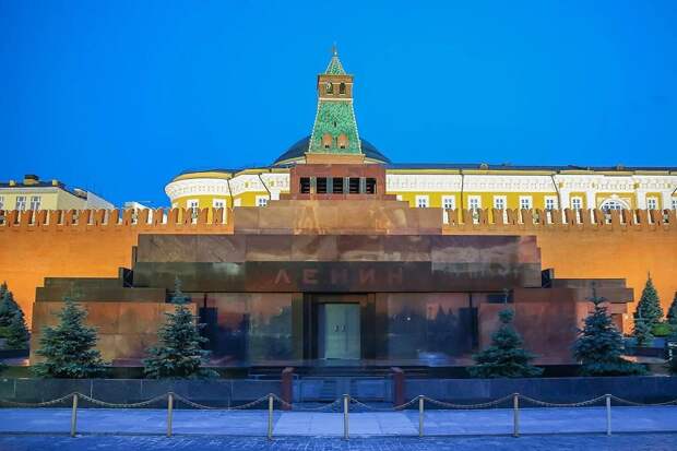 Юрий Лоза потребовал похоронить Ленина