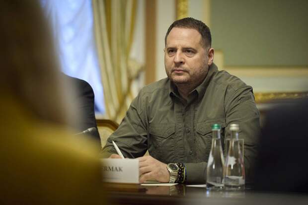 Обещавший уйти на фронт экс-глава офиса Зеленского нашел новую работу