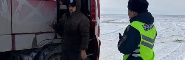 В Мангистау грузовик застрял на трассе на двое суток