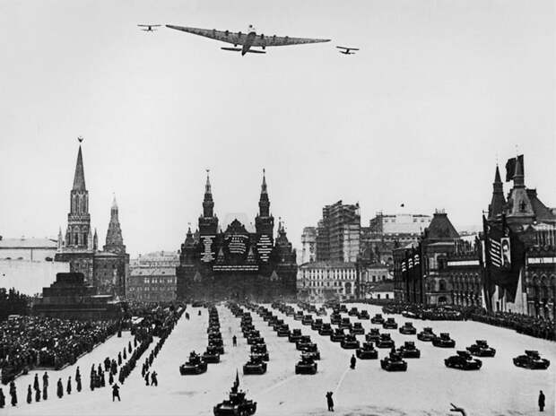 Как использовали авиацию для пропаганды в СССР (ФОТО)