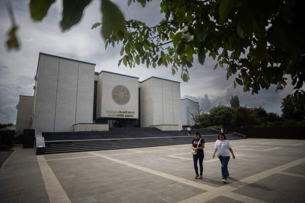 Мурат Кумпилов пригласил жителей и гостей Майкопа посетить юбилейные экспозиции Национального музея Республики Адыгея