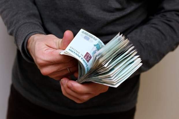 Мошенники «наварили» полмиллиона на строительстве остановки в Саках
