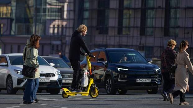 Специалист: разрешённую скорость движения СИМ на тротуаре могут снизить до 10 км/ч