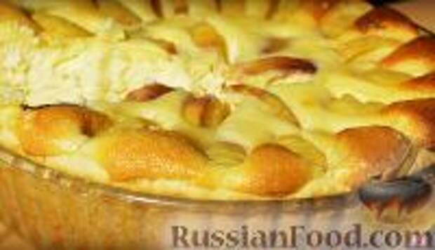 Фото к рецепту: Пирог с творогом и персиками