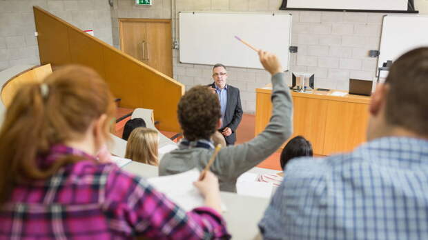 В вузах России увеличили число бюджетных мест по научно-технологическим направлениям