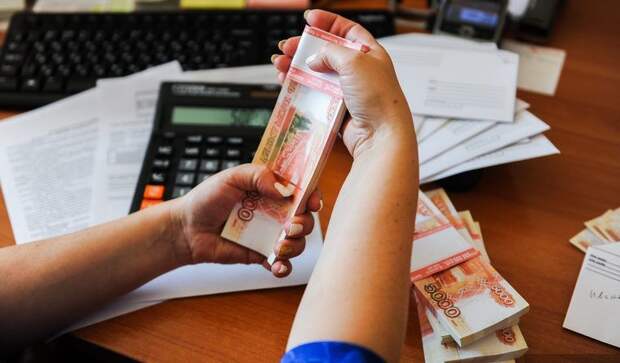 В России задумались поднять налоги для богатых до 24%