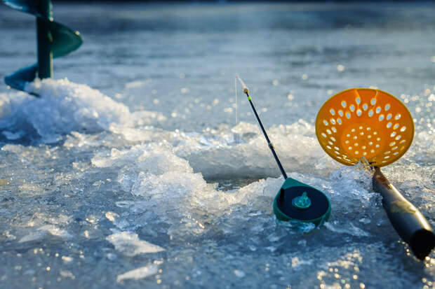 В Уфе ребенок едва не утонул, спасая со льда пьяного рыбака