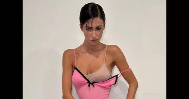 Сестра Бьянки Цензори повторила её "голые" образы