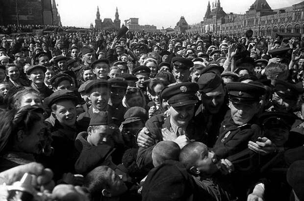 32 День Победы. Красная площадь, 9 мая 1945 г..jpg 32 День Победы. Красная площадь, 9 мая 1945 г..jpg