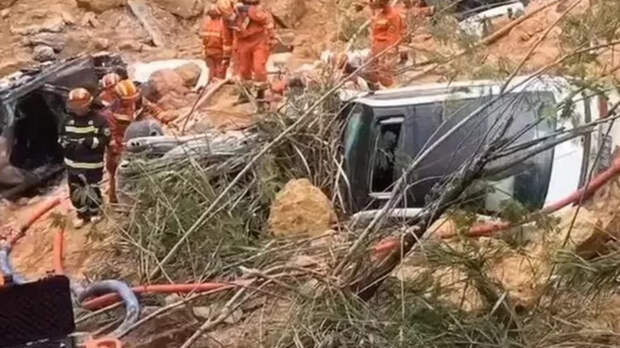 19 человек погибли при обрушении высокоскоростной трассы на юге Китая