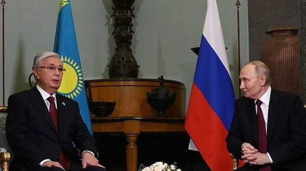 Путин поговорил по телефону с Токаевым