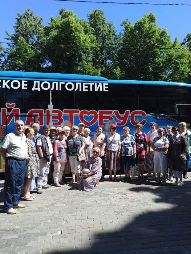 «Добрый автобус» прокатит пенсионеров из Алтуфьевского по интересным уголкам Москвы