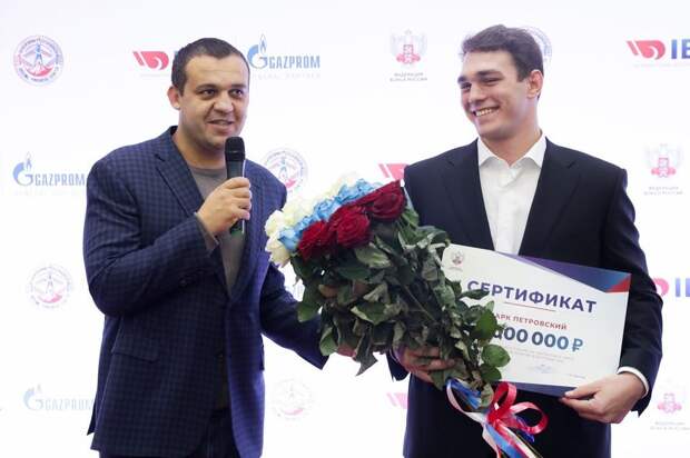 Боксер Марк Петровский из Красноярского края получил 10 миллионов призовых