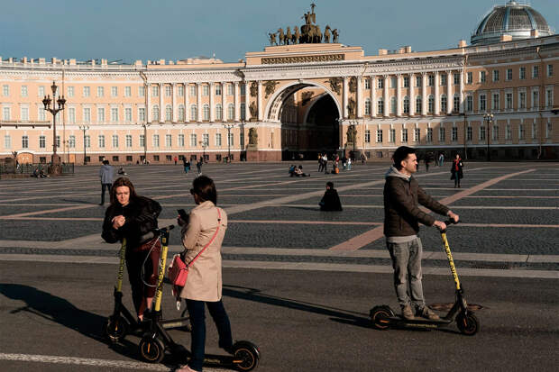 На время ПМЭФ в шести районах Петербурга запретят езду на электросамокатах