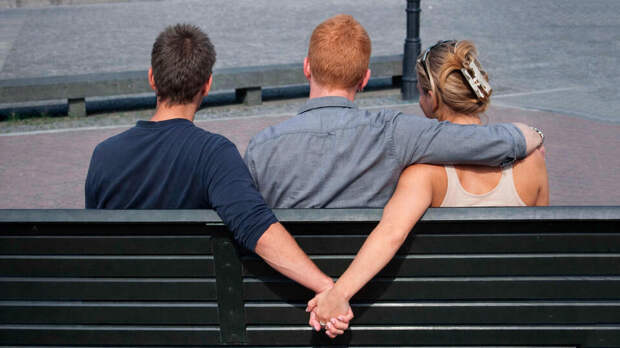 Легкий флирт помогает укрепить брак