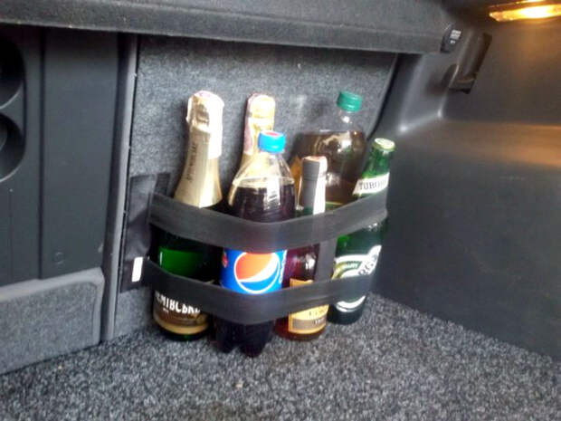 Спиртные напитки в машине.