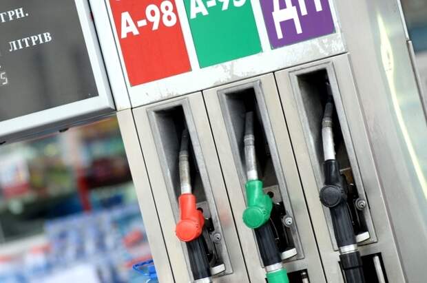 На Украине стремительно растет цена на бензин