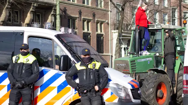 Полиция Оттавы задержала одного из организаторов протестов против COVID-ограничений