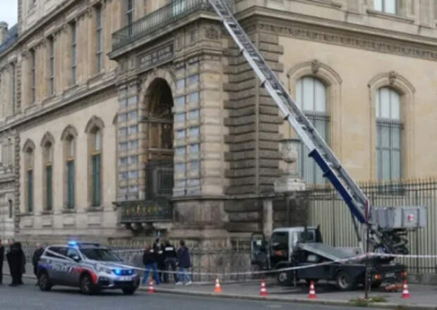 Дерзкое ограбление Лувра — за 4 минуты похищены 9 предметов из коллекции драгоценностей Наполеона и Жозефины