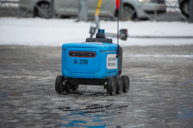 В Москве суд встал на сторону робота-доставщика и отменил штраф ГИБДД