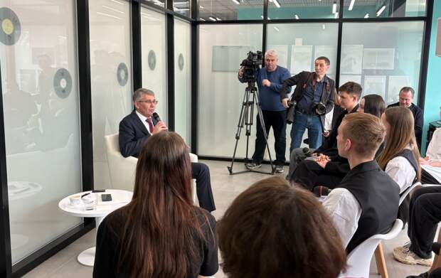 Миляев пригласил детский совет на оперативное совещание тульского правительства